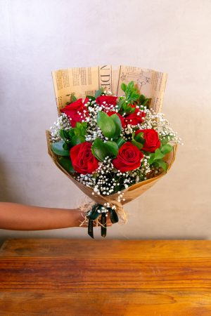 Buquê 07 rosas vermelhas