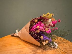 Mini buquê com flores desidratadas